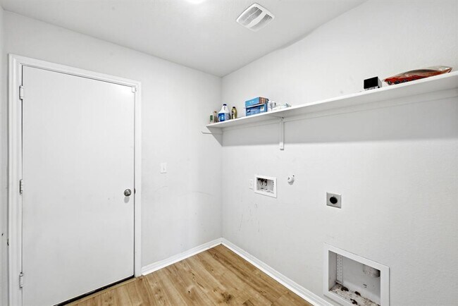 Building Photo - 120 Loon Dr