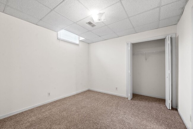 Building Photo - 211 N 5th St
