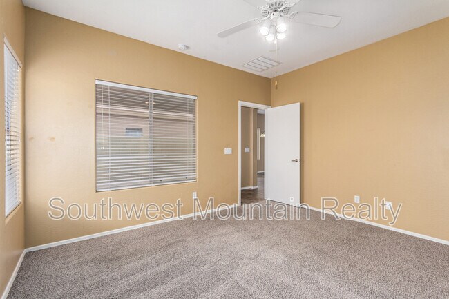 Building Photo - 28123 N Quartz Dr
