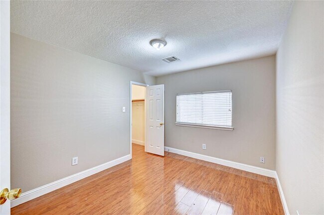Building Photo - 21115 Rushing Creek Ln