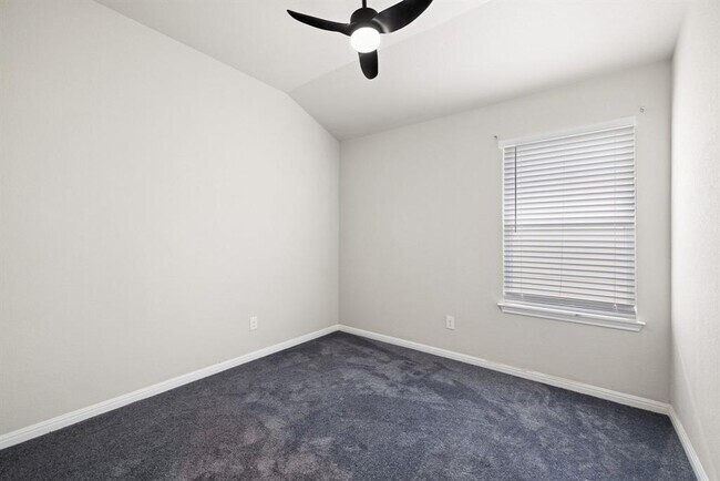 Building Photo - 202 Low Bramble Dr