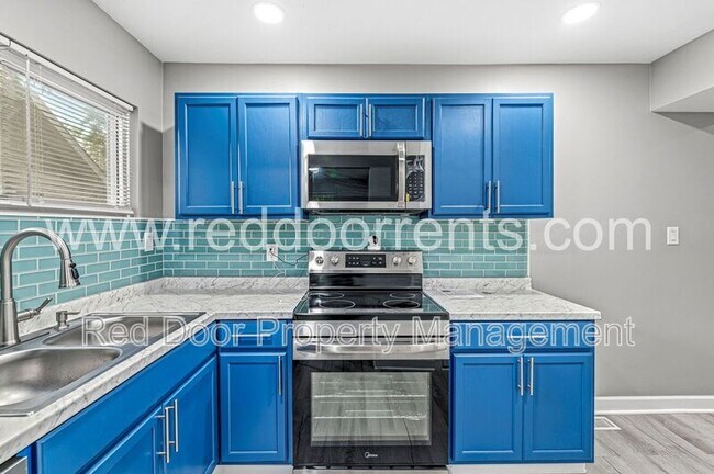 Building Photo - 3340 N Sherman Dr