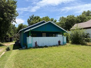 Building Photo - 908 SW G Ave