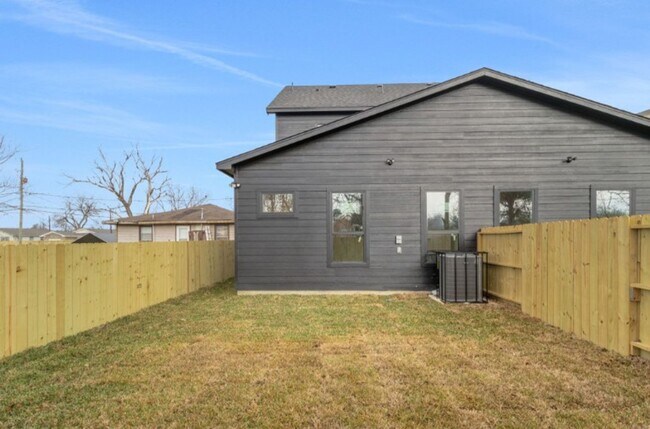 Building Photo - 7956 Bonaire St