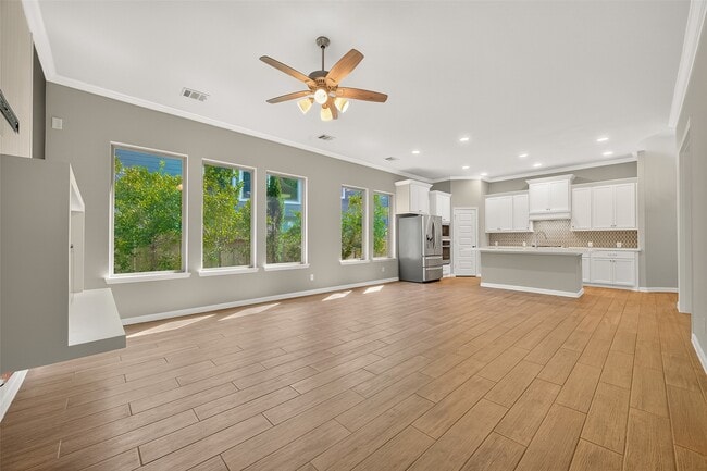Building Photo - 381 Andes Dr