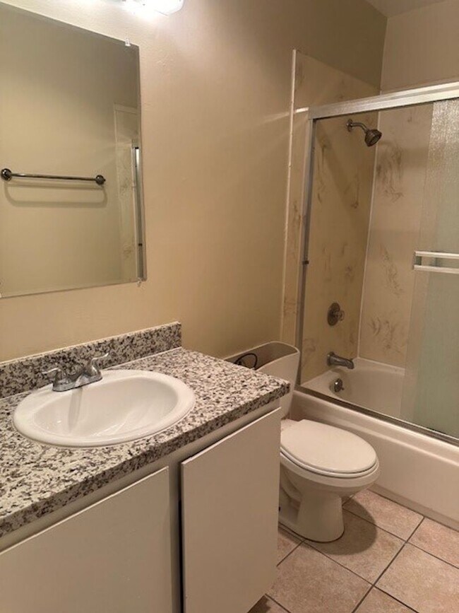 Building Photo - 2 bed 2 bath Santa Clara Condo Near Kaiser now available