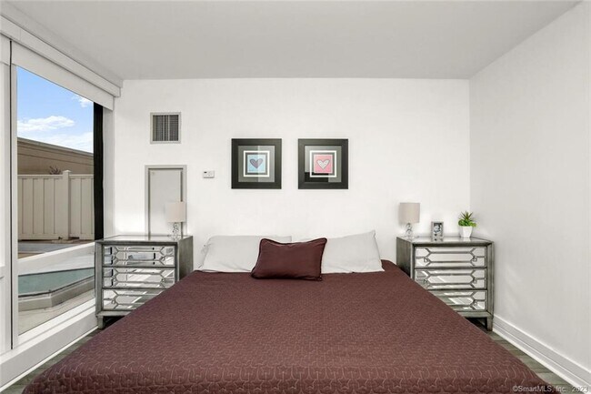 Building Photo - 1 Broad St