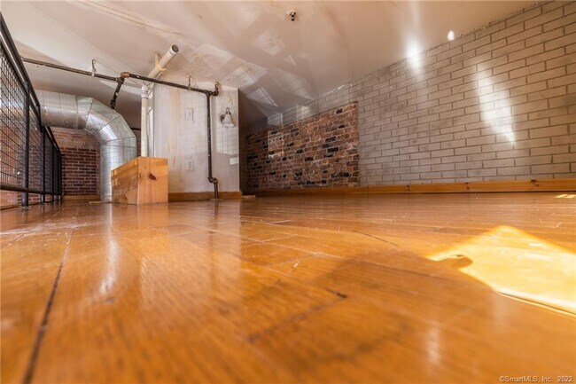 Building Photo - 325 Myrtle Ave