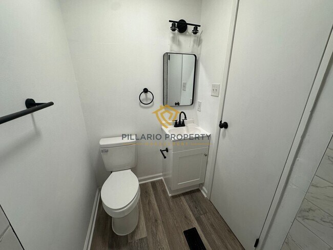 Building Photo - Spacious & Updated 4BR/2BA Home Near Holliday Park — Move-In Ready!