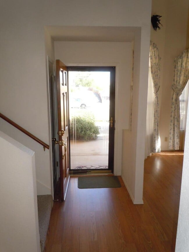 Building Photo - 2059 Columbia Ct NE