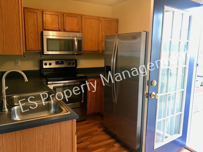 Building Photo - Great 3 Bedroom 2 Bathroom Ranch Style Hom...