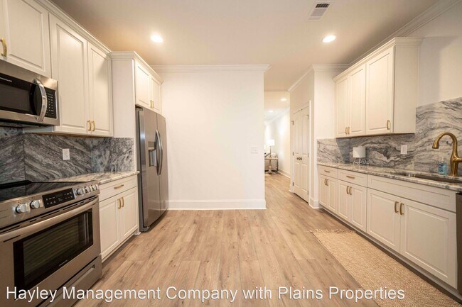 Building Photo - 4 br, 4 bath House - 388 Sanders St.