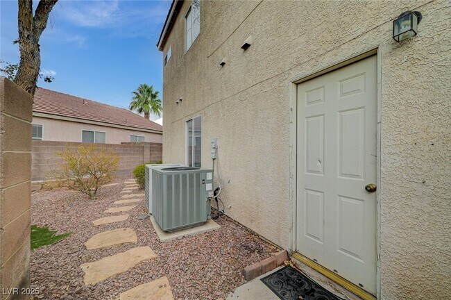 Building Photo - 6012 Prospector Trail