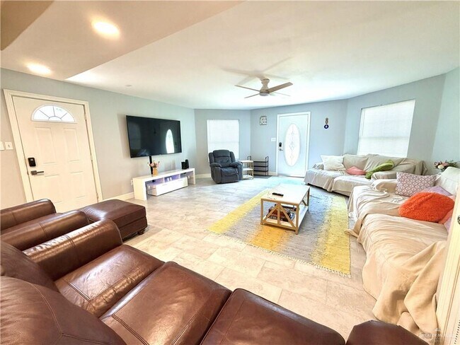 Building Photo - 404 N 16th St
