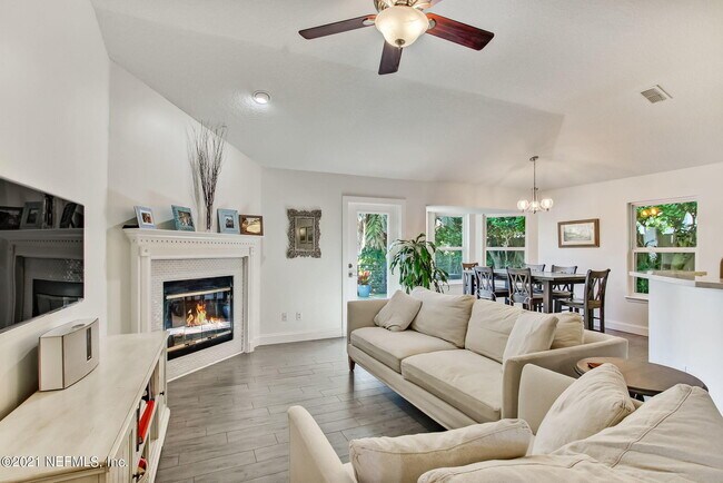 Building Photo - 3433 Heron Dr N