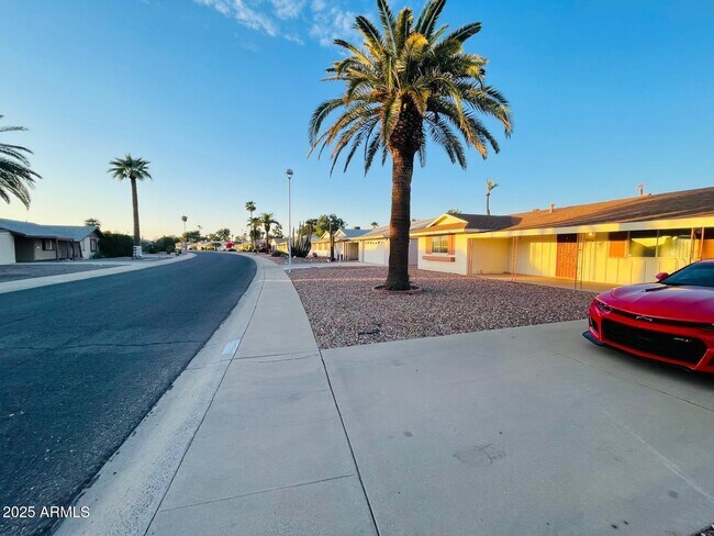 Building Photo - 10138 W Pinehurst Dr