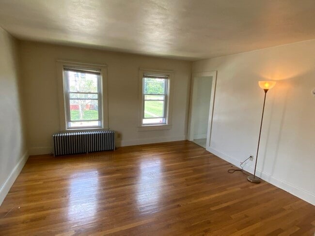 Building Photo - 114 King St