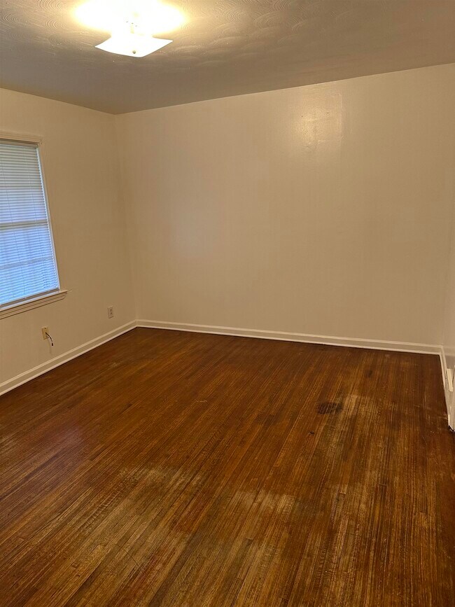 Building Photo - 580 Parkdale Dr