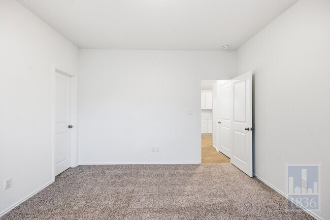 Building Photo - 306 Constanza Trl