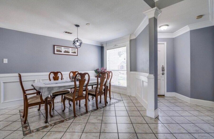 Building Photo - 7717 Coral Way