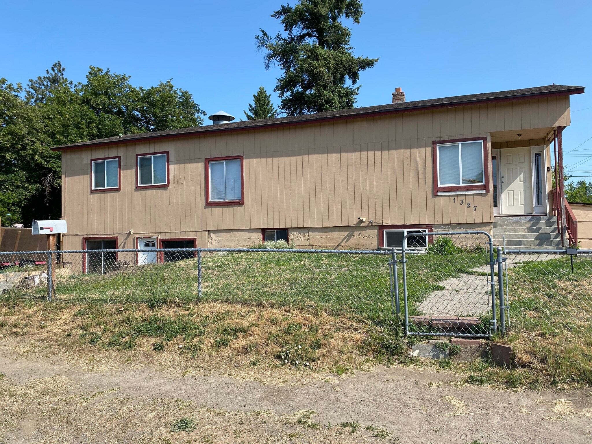 Building Photo - 1327 E Nebraska Ave