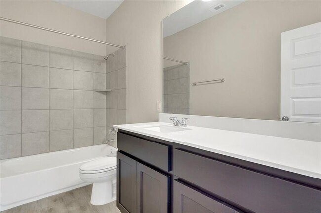 Building Photo - 704 Olive Creek Dr