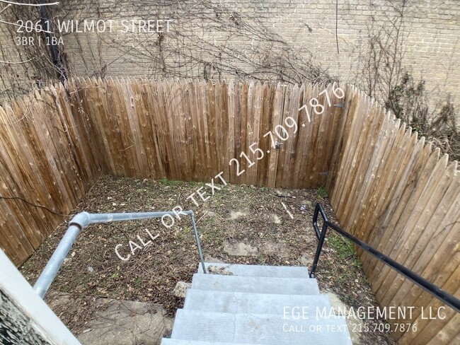 Building Photo - 2061 Wilmot St
