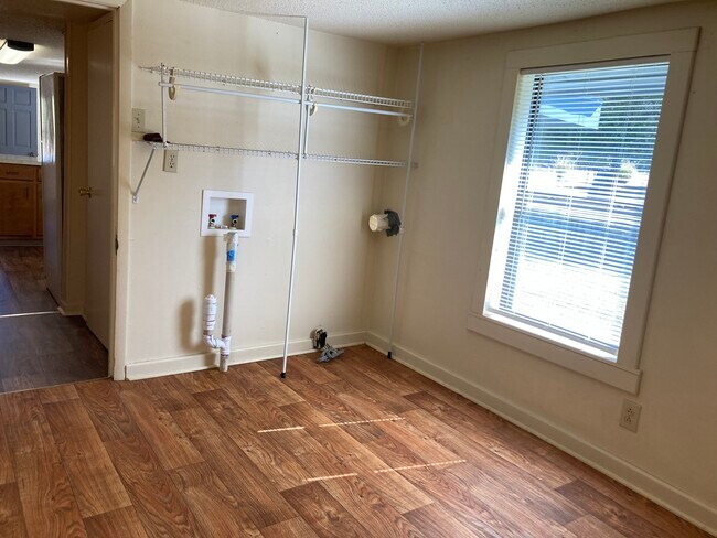 Utility/flex room with closet, could be used as 4th bedroom - 1131 Union Hill Church Rd