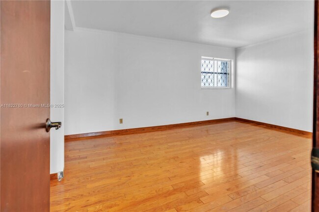 Building Photo - 4000 NE 168th St