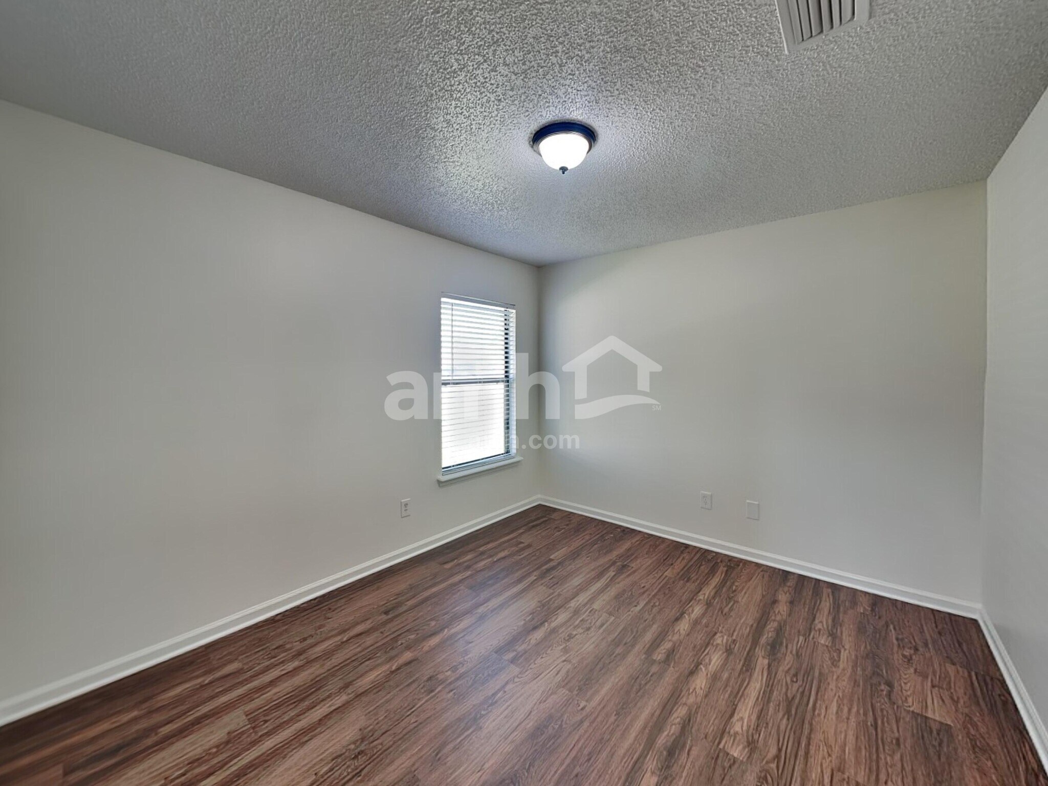 Building Photo - 3741 Woodbriar Dr