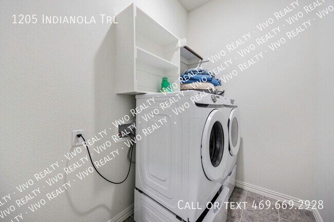 Building Photo - 1205 Indianola Trl