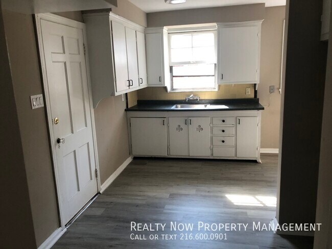 Building Photo - 13838 Cedar Rd