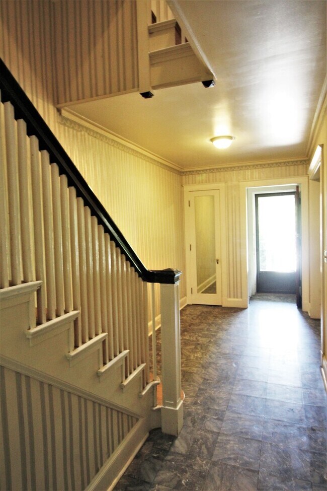 Building Photo - 2026/2027 Off-Campus JHU Spacious 5bd/2ba Rowhome OSP & W/D! Available 6/8