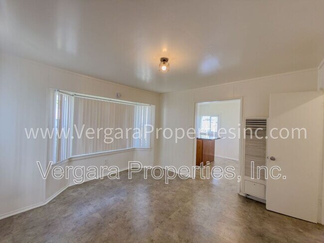 Building Photo - 13505 Mariposa Ave