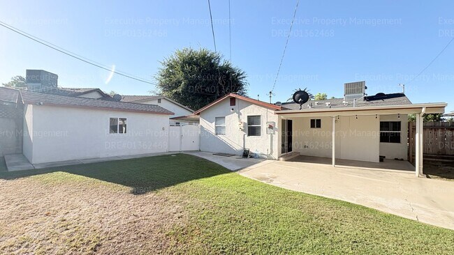 Building Photo - 2238 Lindora St