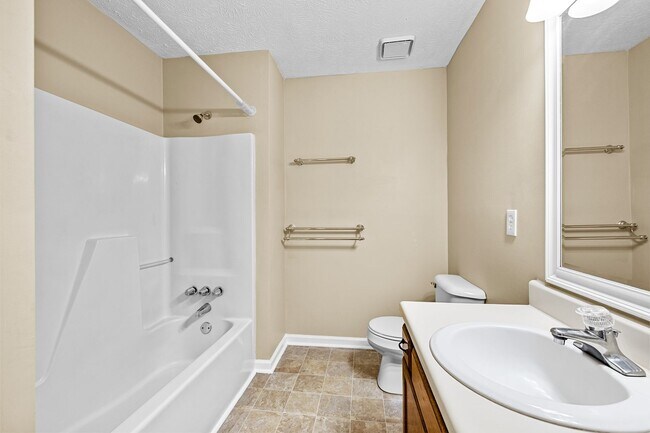 Building Photo - Immaculate 4BR Home with In Law Suite in Prime Location