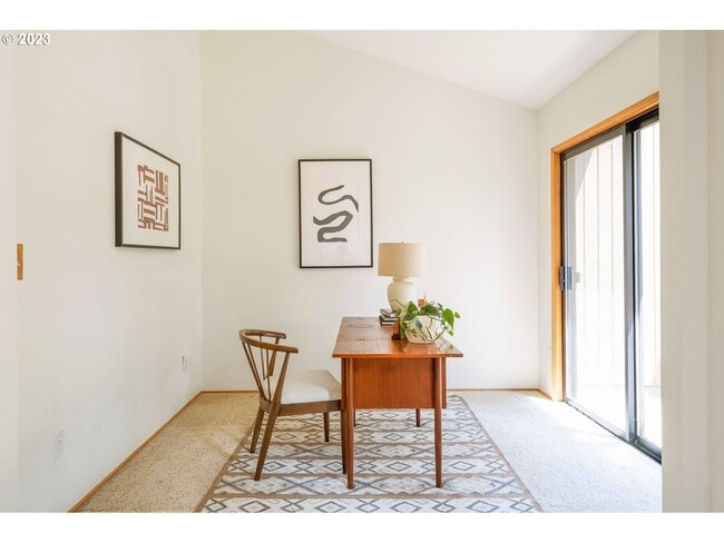 Building Photo - 2Bd/2Ba Second Floor Condo in SE with Washer & Dryer, 2 Car Dethatched Garage and a Serene Courty...