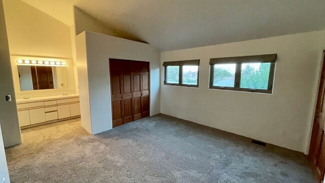 Building Photo - Modern, Updated 3-Bedroom Home in Stoneridge with Air Conditioning