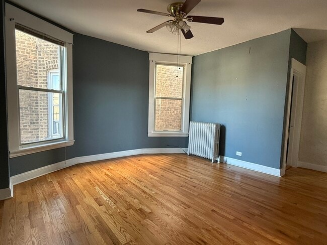 Building Photo - 4112 W Wellington Ave