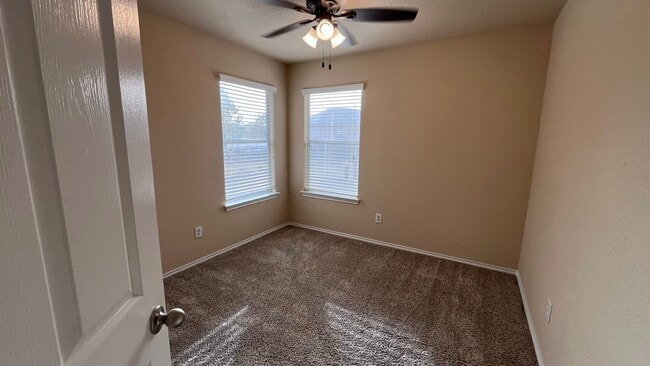 Building Photo - * Make this spacious home in Helotes off B...