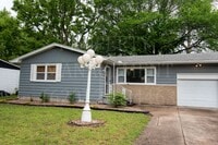 Building Photo - 4 Bedroom 2 Bath