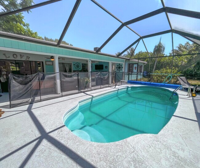 Building Photo - 6432 SE Clairmont Pl