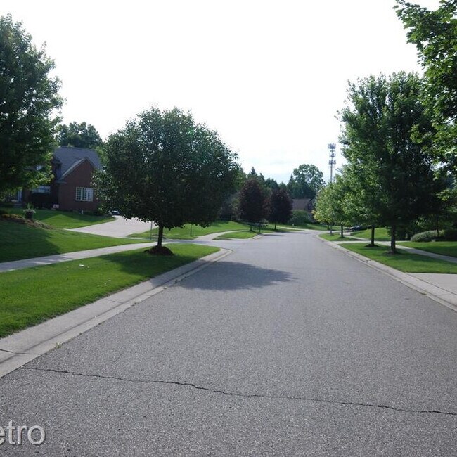 Building Photo - 5121 Parkgate Dr