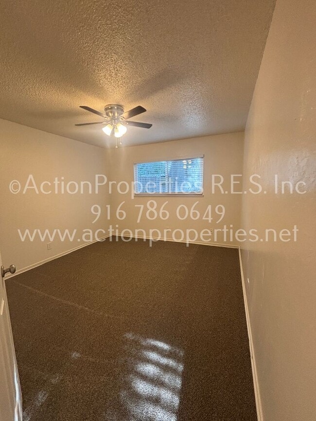 Building Photo - Move In Special $500.00 off 1st Mo Rent: C...