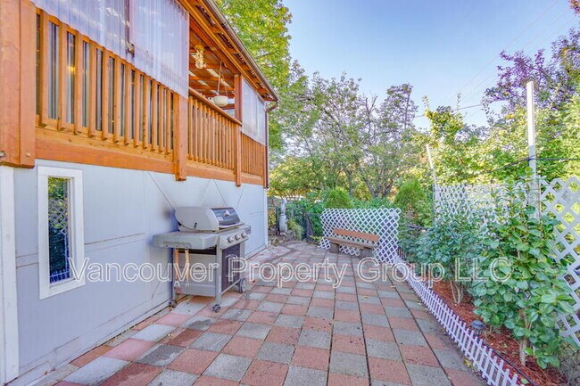 Building Photo - 4404 NE 98th Cir