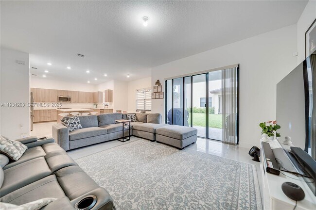 Building Photo - 4416 SW 174th Ave