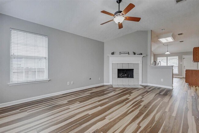 Building Photo - 18455 Sunrise Pines Dr