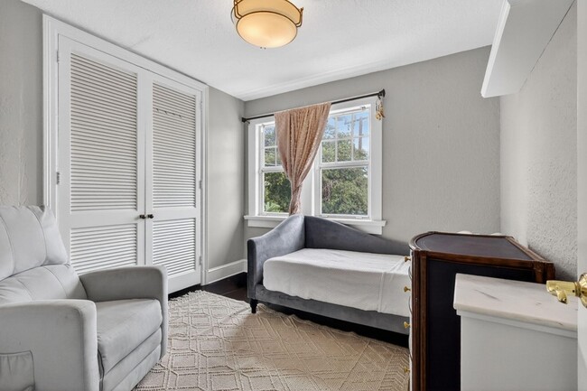 Building Photo - 412 El Prado
