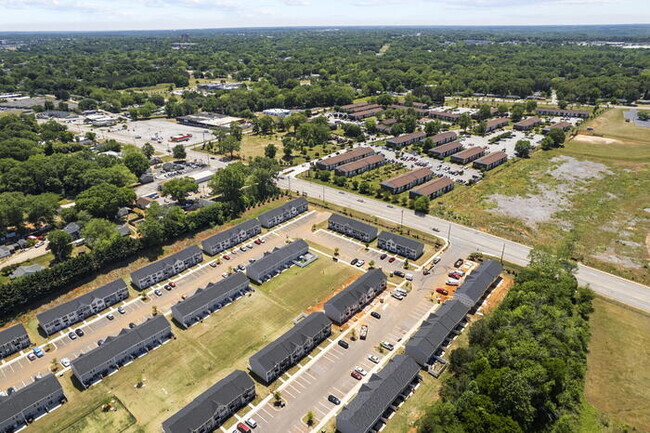 Building Photo - 3 bedroom 2.5 Bath Unfurnished Townhome fo...