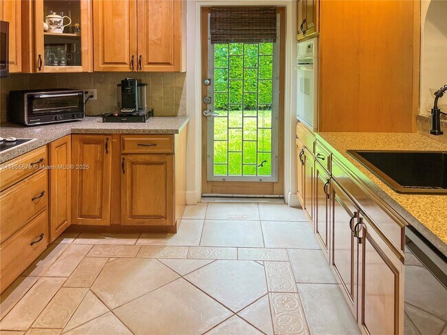 Building Photo - 4611 SW 82nd Ct